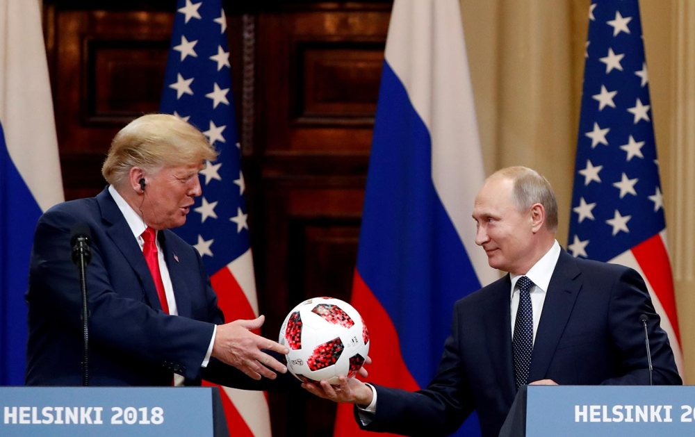 trump-putin-football-rtr-img