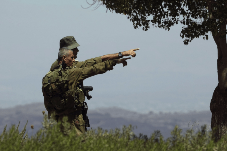 sraeli soldiers observe the Syrian side of the Quneitra border crossing between the Israeli-controlled Golan Heights and Syria, August 29, 2014. U.N. officials shuttled along the rocky frontier betwee